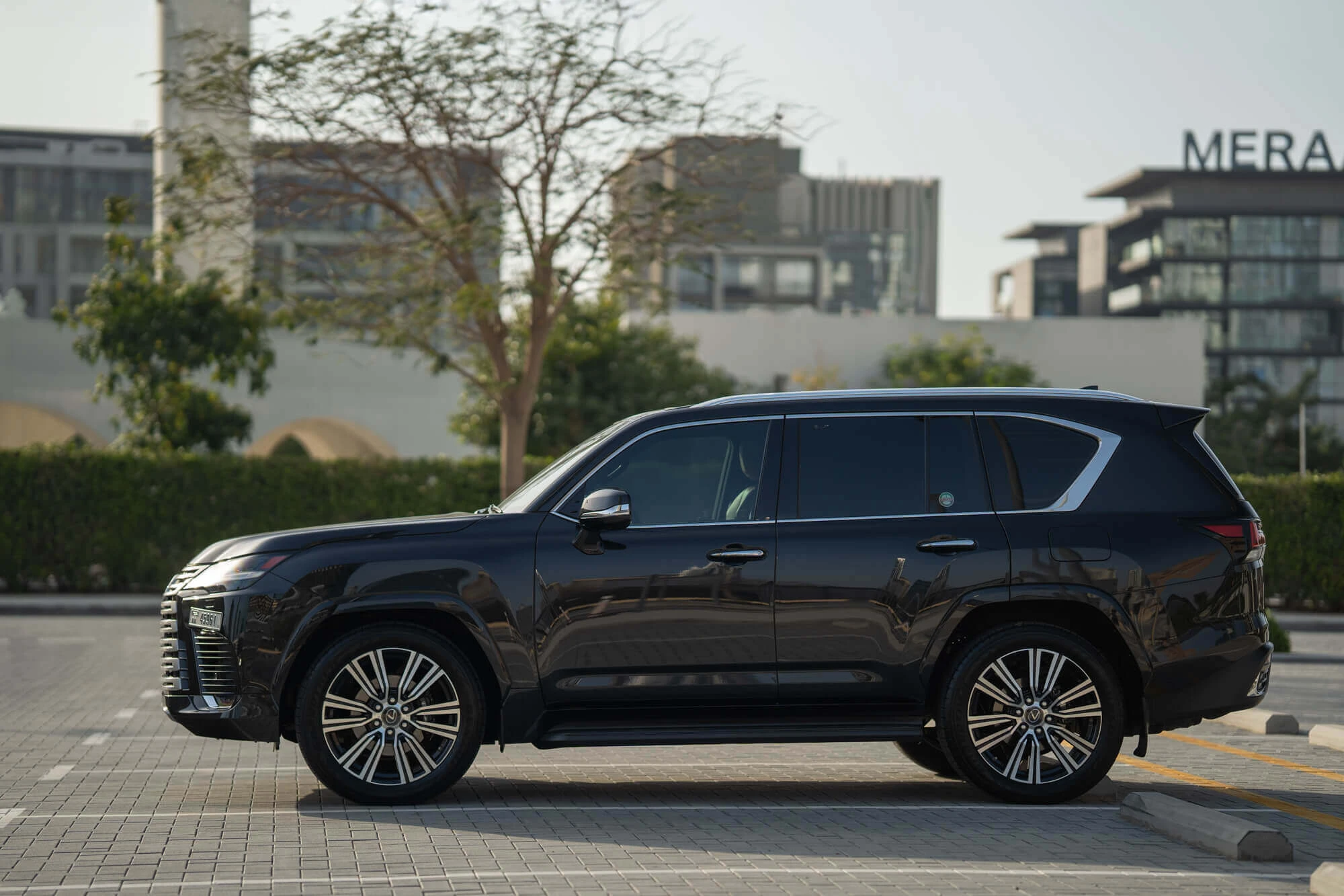 lexus-lx600-black-2
