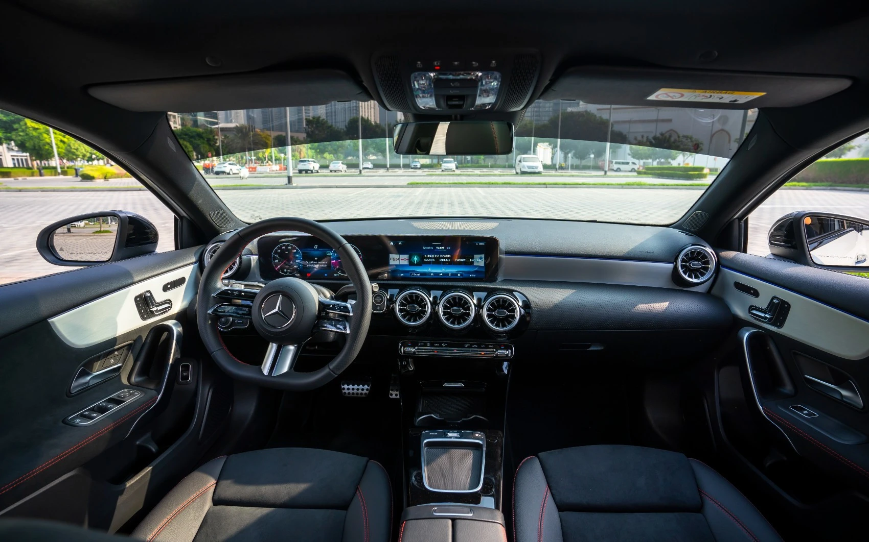 white_mercedes-a_2025_24402_b385b2a31a81228880e6e2a32be220a1