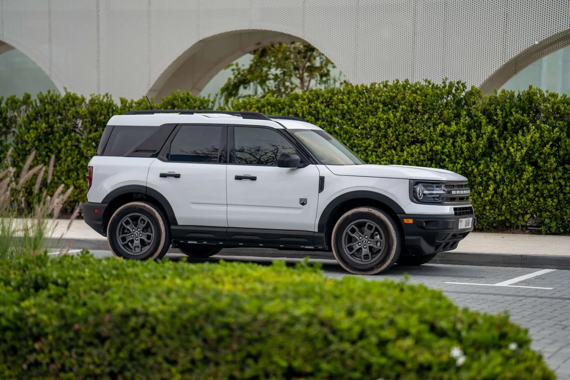 ford-bronco-white-3